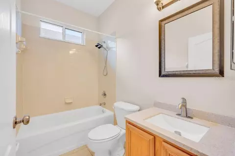 Bath - 6105 Gannetside Pl, Lithia, FL 33547 photo 1 of 4