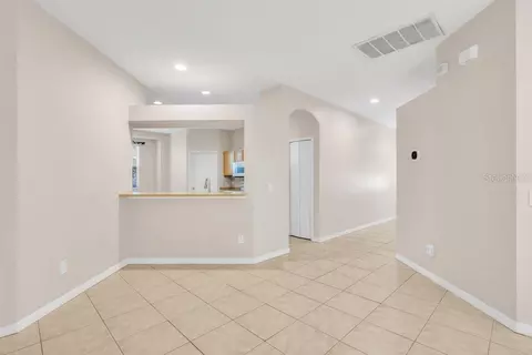 Entry Way - 6105 Gannetside Pl, Lithia, FL 33547 photo 2 of 2