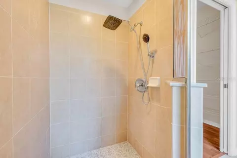 Bath - 6105 Gannetside Pl, Lithia, FL 33547 photo 4 of 4