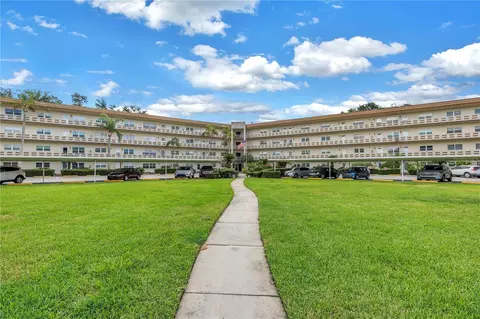 5725 80th St N #106, Saint Petersburg, FL 33709