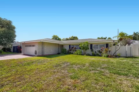 13931 Dominica Dr, Seminole, FL 33776