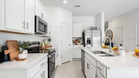 Kitchen - 13163 Stable Pl, Parrish, FL 34219 photo 2 of 2