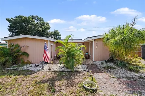 9537 Crestview St, Seminole, FL 33772