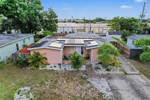 9537 Crestview St, Seminole, FL 33772