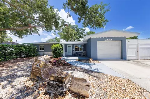 512 61st St S, Saint Petersburg, FL 33707
