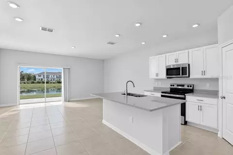 Kitchen - 13203 Stable Pl, Parrish, FL 34219 photo 3 of 5
