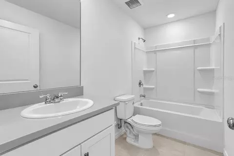 Bath - 13203 Stable Pl, Parrish, FL 34219 photo 3 of 3