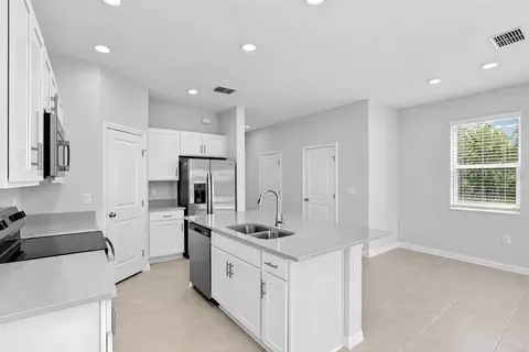 Kitchen - 13203 Stable Pl, Parrish, FL 34219 photo 2 of 5