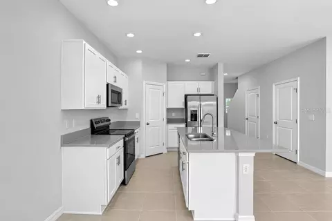 Kitchen - 13203 Stable Pl, Parrish, FL 34219 photo 5 of 5