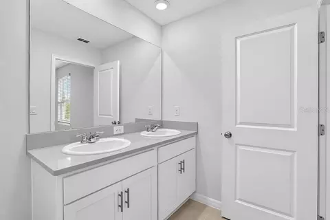 Bath - 13203 Stable Pl, Parrish, FL 34219 photo 2 of 3