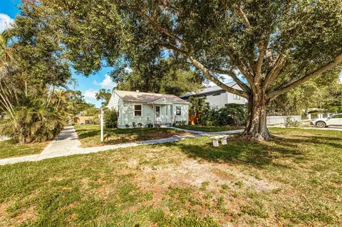 1419 55th St S, Gulfport, FL 33707