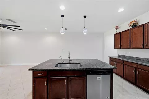 Kitchen - 11752 Cambium Crown Dr, Riverview, FL 33569 photo 4 of 4