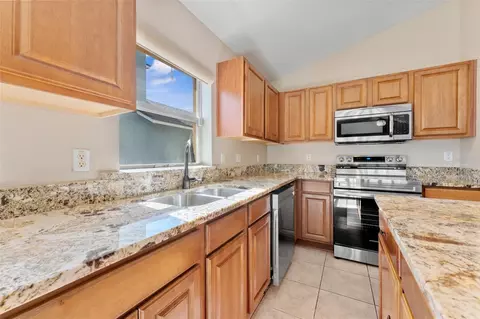 Kitchen - 30407 Stapleton St, Wesley Chapel, FL 33545 photo 4 of 6