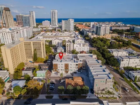 372 6th St S #12, Saint Petersburg, FL 33701