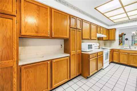 Kitchen - 10263 98th St, Largo, FL 33773 photo 1 of 2