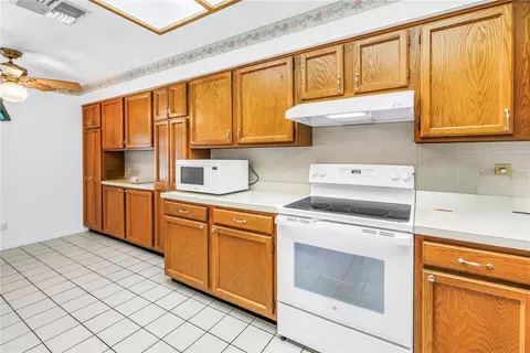 Kitchen - 10263 98th St, Largo, FL 33773 photo 2 of 2