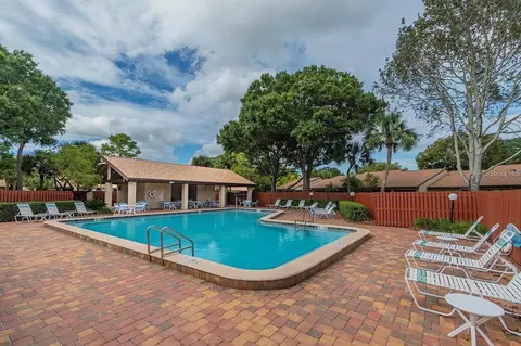 Exterior - 10263 98th St, Largo, FL 33773 photo 6 of 10