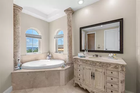 Bath - 3236 Gulf Winds Cir, Hernando Beach, FL 34607 photo 5 of 6