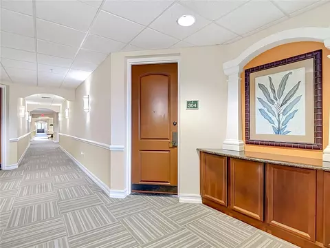 13941 Clubhouse Dr #304, Tampa, FL 33618