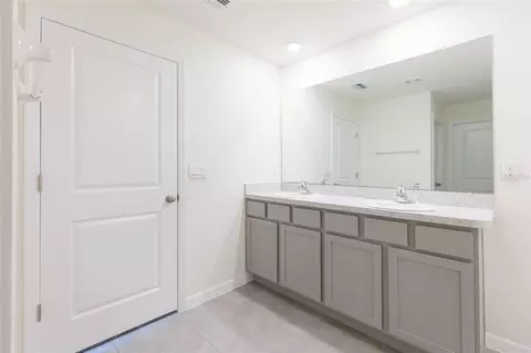 Bath - 10732 Chippewa Dr, Parrish, FL 34219 photo 2 of 3