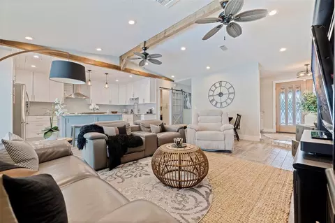 Living - 7151 121st Ave, Largo, FL 33773 photo 4 of 4