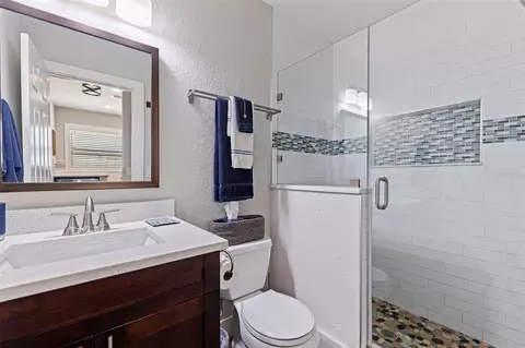 Bath - 7151 121st Ave, Largo, FL 33773 photo 1 of 3
