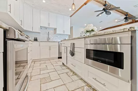 Kitchen - 7151 121st Ave, Largo, FL 33773 photo 5 of 6