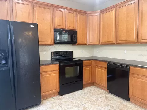 Kitchen - 6730 Eagle Feather Dr, Riverview, FL 33578 photo 4 of 5