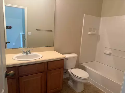 Bath - 6730 Eagle Feather Dr, Riverview, FL 33578 photo 2 of 5