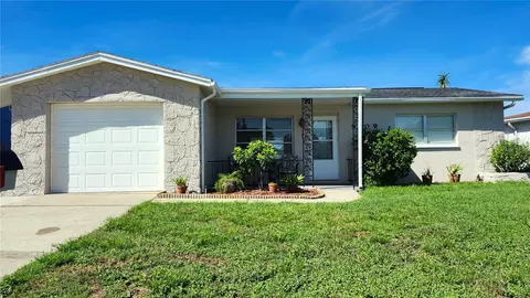9709 Lakeside Ln, Port Richey, FL 34668
