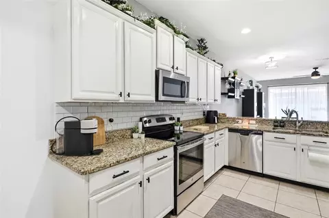 Kitchen - 9484 Trumpet Vine Loop, Trinity, FL 34655 photo 1 of 4