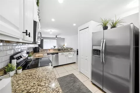 Kitchen - 9484 Trumpet Vine Loop, Trinity, FL 34655 photo 2 of 4