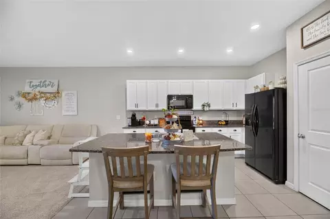 Kitchen - 8669 Falling Blue Pl, Riverview, FL 33578 photo 4 of 5