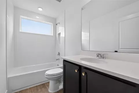 Bath - 30106 Emerald Forest Dr, Mount Dora, FL 32757 photo 2 of 2
