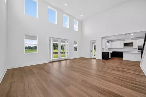 Living - 30106 Emerald Forest Dr, Mount Dora, FL 32757 photo 2 of 3
