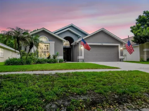 5720 Hawklake Rd, Lithia, FL 33547