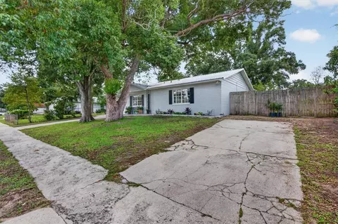 Exterior - 508 Cocoplum Dr, Seffner, FL 33584 photo 4 of 18