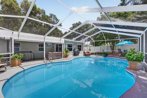 Exterior - 508 Cocoplum Dr, Seffner, FL 33584 photo 2 of 18