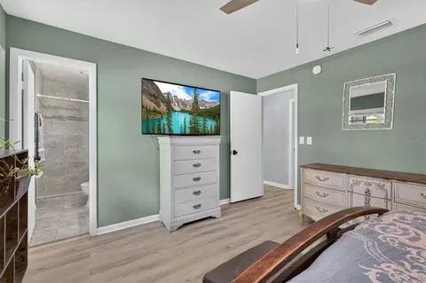 Bedroom - 508 Cocoplum Dr, Seffner, FL 33584 photo 3 of 6