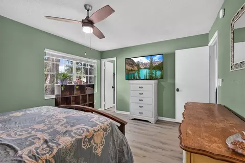 Bedroom - 508 Cocoplum Dr, Seffner, FL 33584 photo 2 of 6