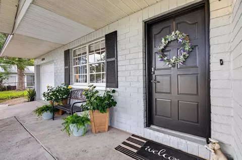 Exterior - 508 Cocoplum Dr, Seffner, FL 33584 photo 6 of 18