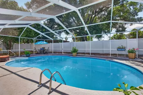 Exterior - 508 Cocoplum Dr, Seffner, FL 33584 photo 10 of 18