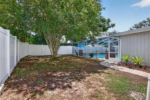 Exterior - 508 Cocoplum Dr, Seffner, FL 33584 photo 13 of 18