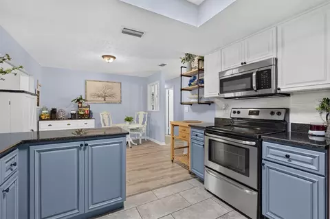 Kitchen - 508 Cocoplum Dr, Seffner, FL 33584 photo 1 of 4