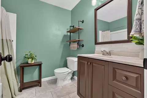 Bath - 508 Cocoplum Dr, Seffner, FL 33584 photo 2 of 3