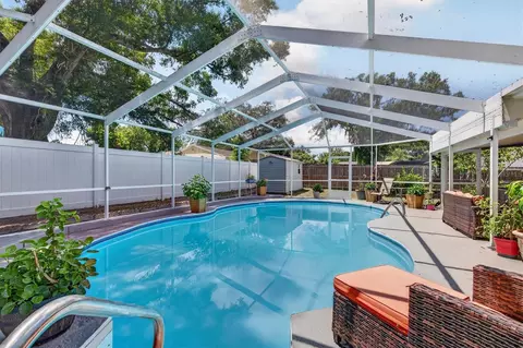Exterior - 508 Cocoplum Dr, Seffner, FL 33584 photo 12 of 18