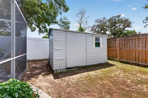 Exterior - 508 Cocoplum Dr, Seffner, FL 33584 photo 15 of 18