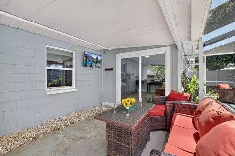 Exterior - 508 Cocoplum Dr, Seffner, FL 33584 photo 9 of 18