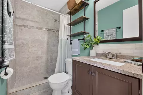 Bath - 508 Cocoplum Dr, Seffner, FL 33584 photo 1 of 3