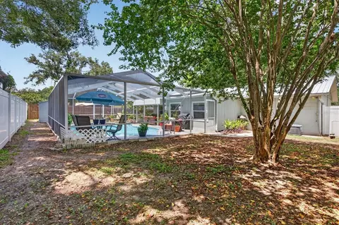Exterior - 508 Cocoplum Dr, Seffner, FL 33584 photo 14 of 18